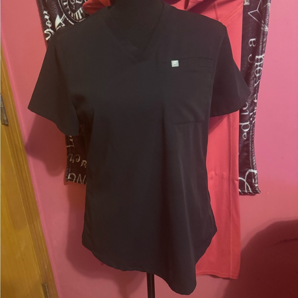 XS pink and black Fabletics Scrub Set